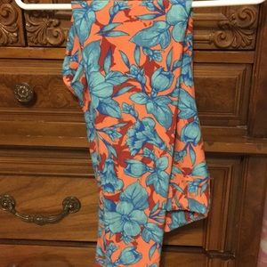 Lularoe Tall and curvy flowered leggings like new